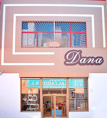 Fachada tienda Dana
